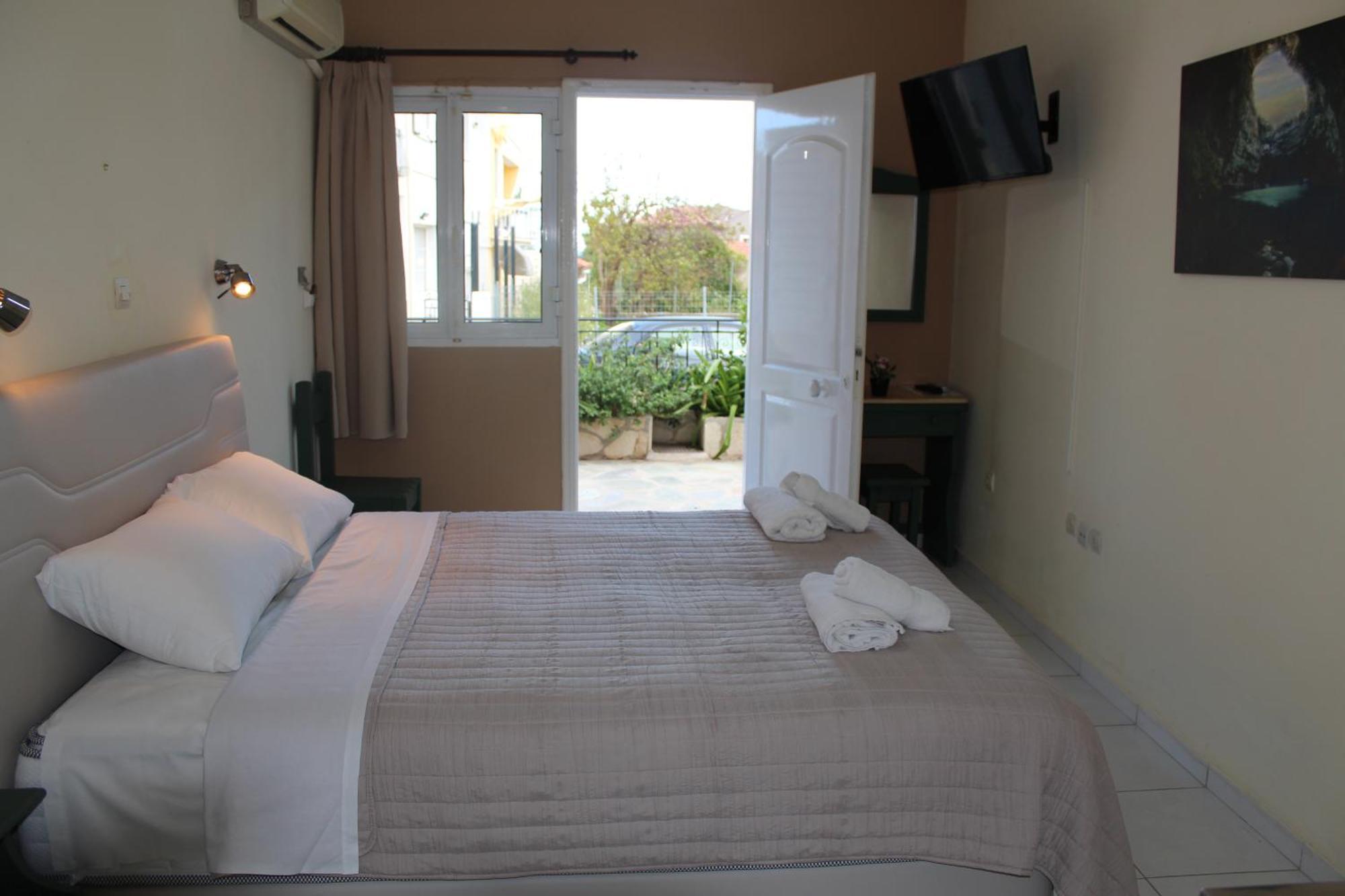 Theodora Studios & Apartments Skala  Екстер'єр фото